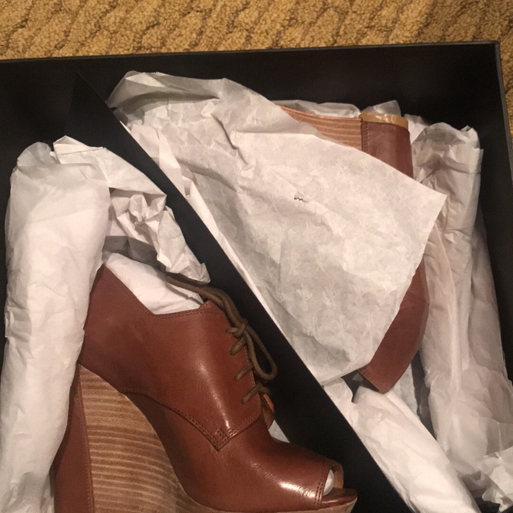 Platforms - Picture 2 of 5